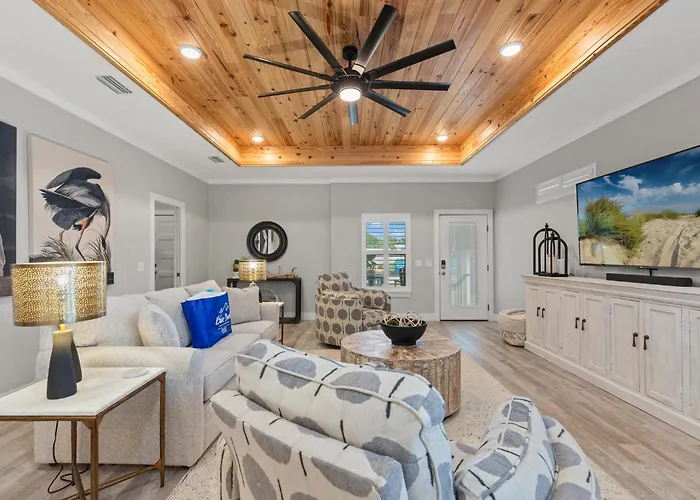 Charming 3/2 Beach House W/ Pool & Golf Cart Included - 1 Min Walk To Beach