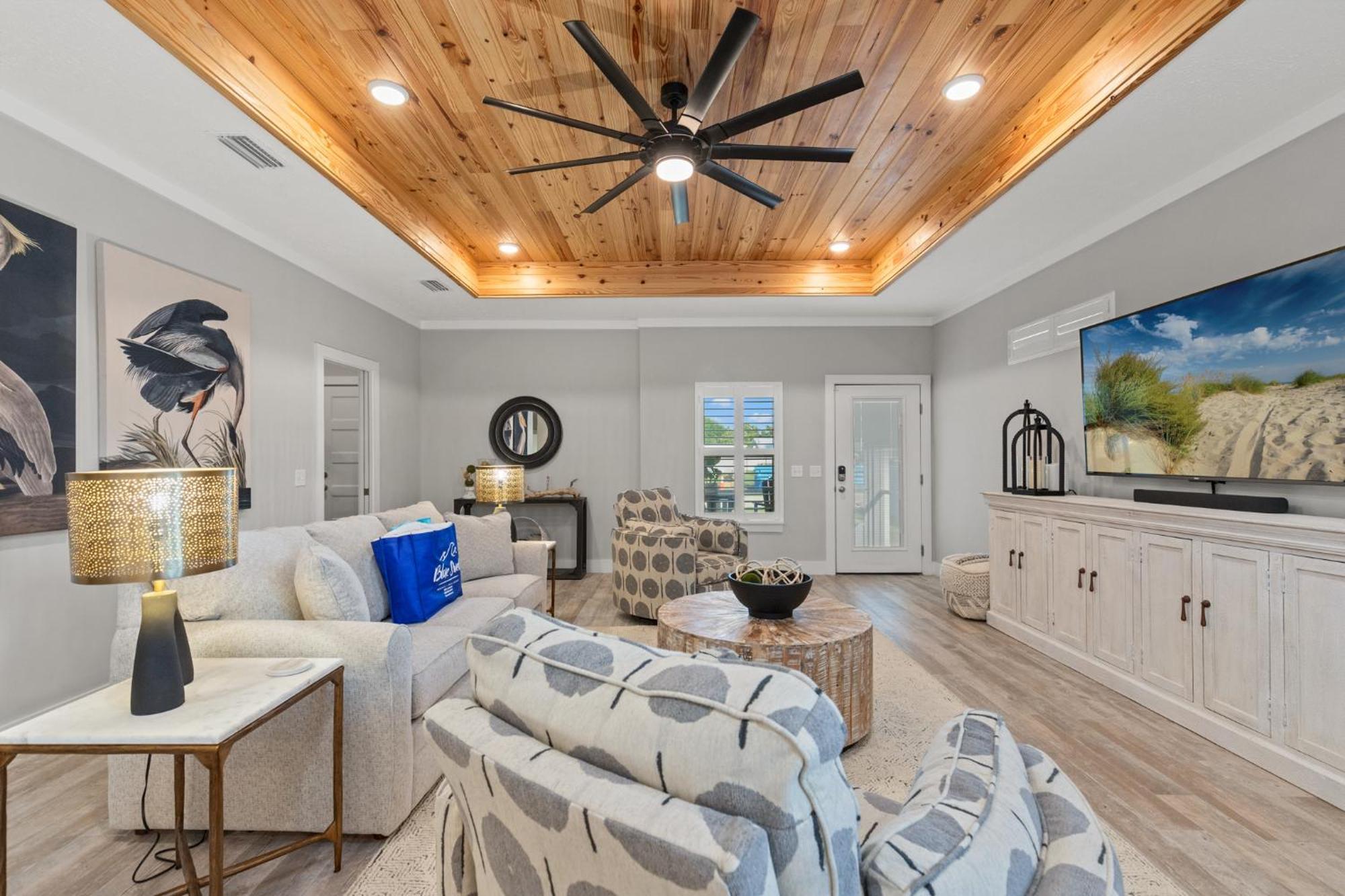 Charming 3/2 House W/ Pool & Golf Cart Included - 1 Min Walk To Holiday home Panama City Beach