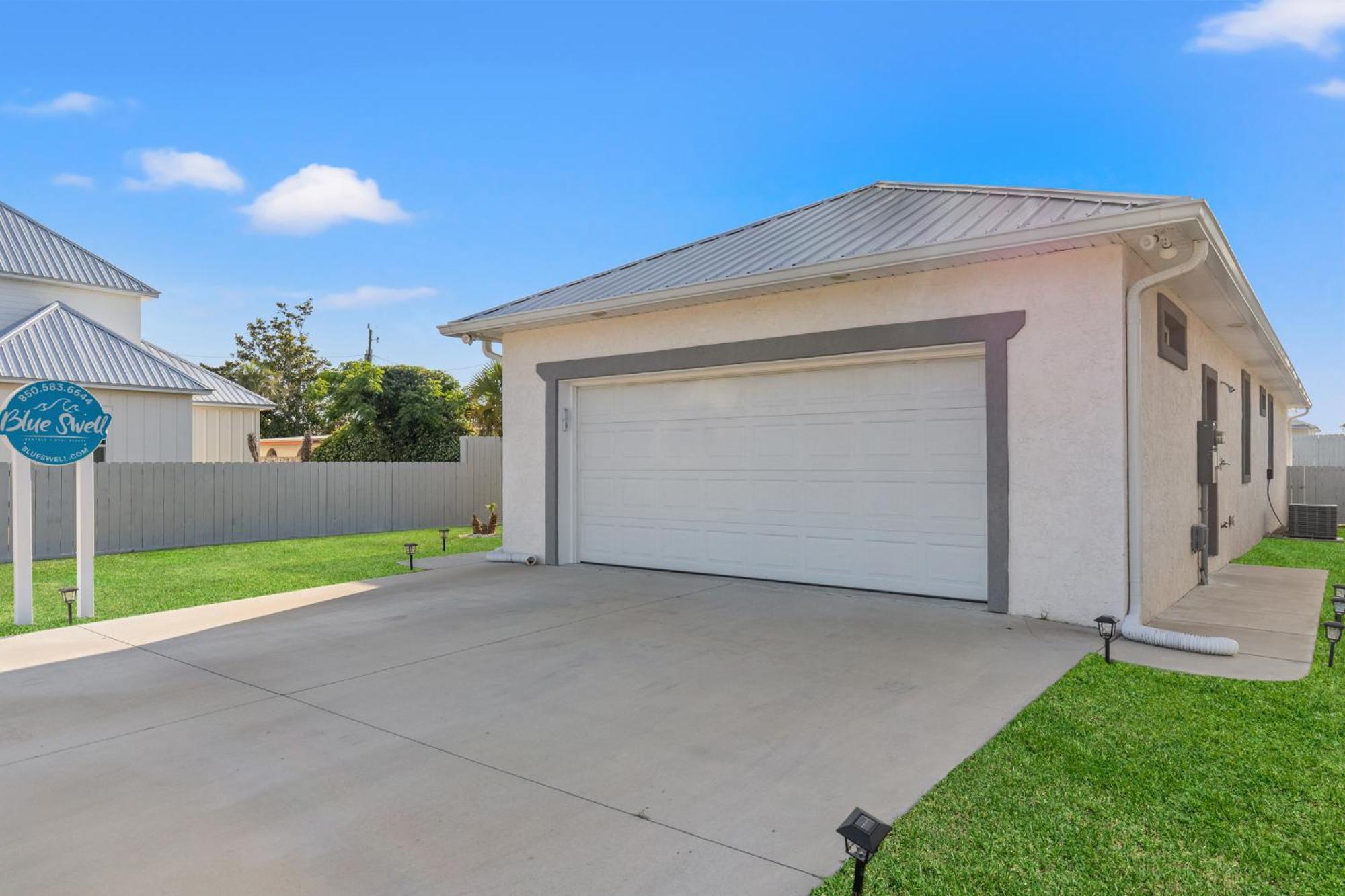 Holiday home Charming 3/2 House W/ Pool & Golf Cart Included - 1 Min Walk To