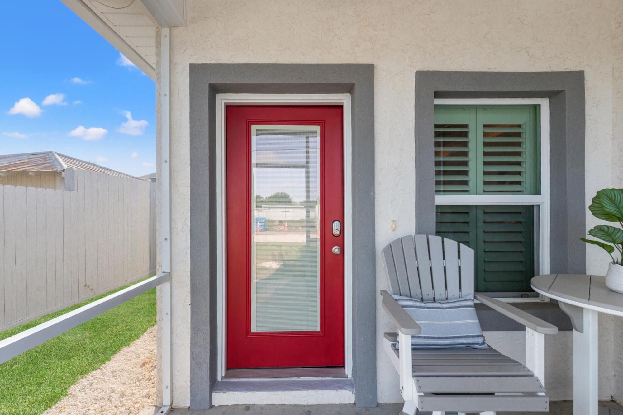 Charming 3/2 House W/ Pool & Golf Cart Included - 1 Min Walk To