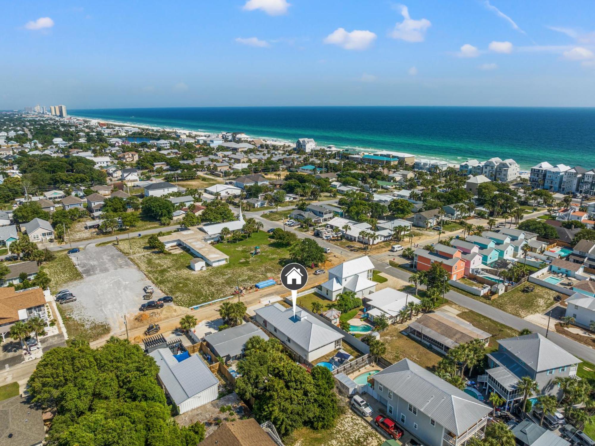 Charming 3/2 House W/ Pool & Golf Cart Included - 1 Min Walk To * Panama City Beach