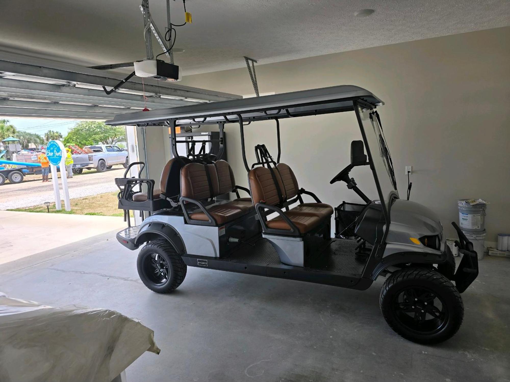 Charming 3/2 House W/ Pool & Golf Cart Included - 1 Min Walk To *